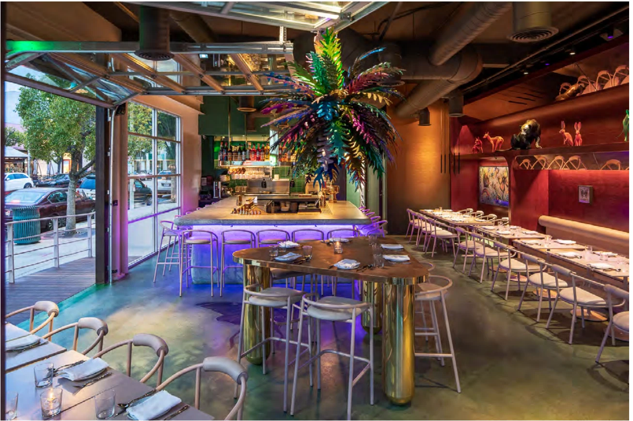 Dining room and central bar