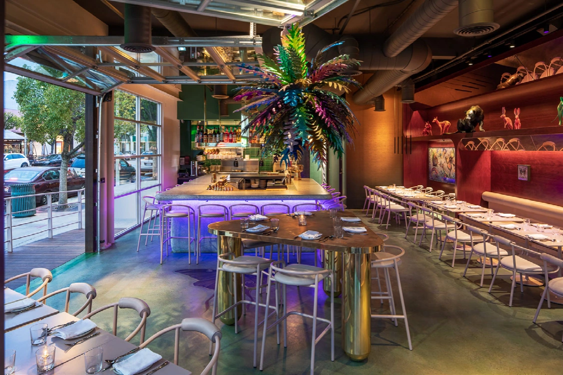 Dining room and central bar